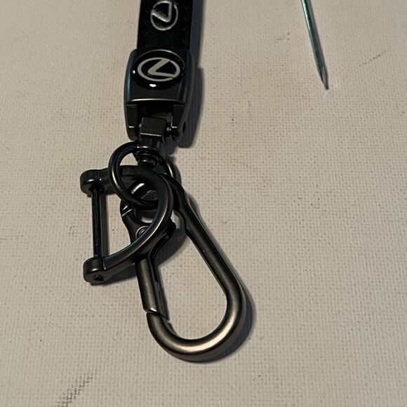 Lexus Logo Key Fob Keychain in Black and Silver Leather NWT - Picture 3 of 4